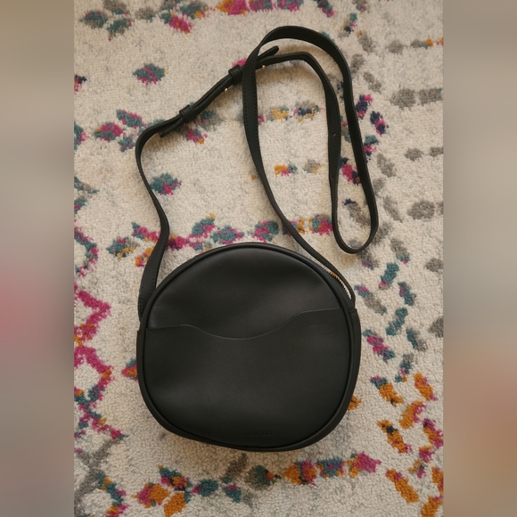 Nisolo Black Leather Crossbody Bag - Picture 6 of 9